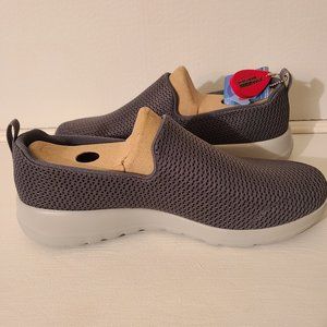 Gogo Max Skechers size 9 Gray, wide fit.